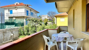 Marcelli, trilocale con terrazzo a 100mt al mare - M277